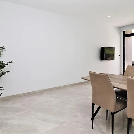 Sunset Waves 1-2 شقة بينايدورم